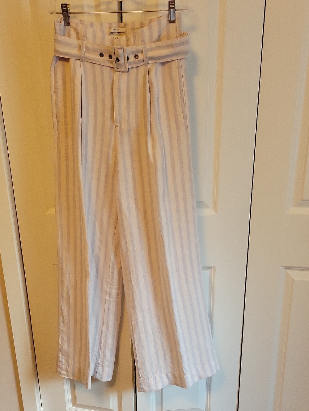 Lightweight Pleated Linen Trouser